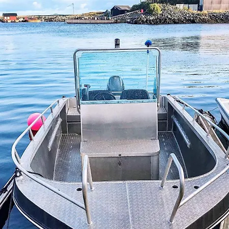10 Person In Feriehus Brattvåg