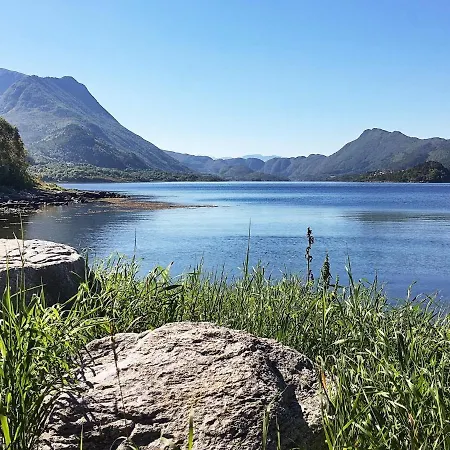 10 Person In Feriehus Brattvåg