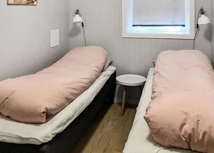 10 Person In *