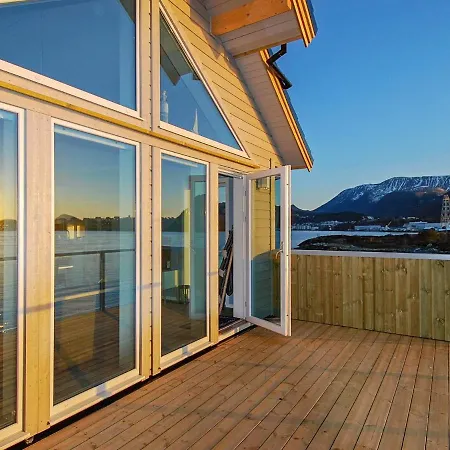 Prázdninový dům 10 Person In Brattvåg