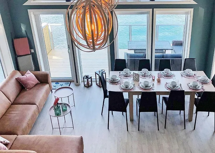 10 Person In * Brattvåg